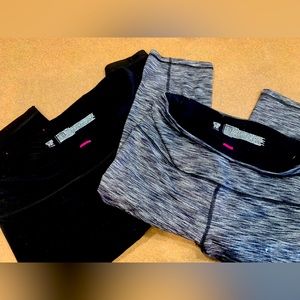 2 pair of Victoria Secret Sport Cropped Leggins Black & Multi Black/gray/white